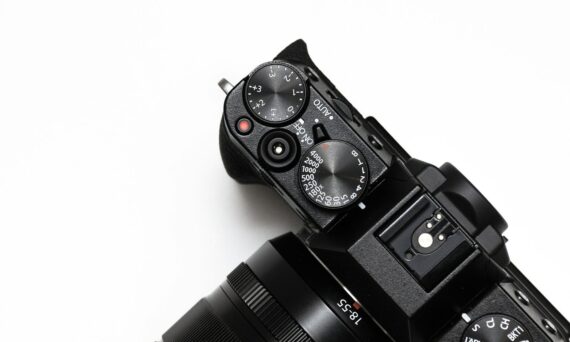 black DSLR camera